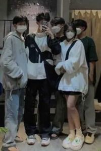 Học Bá Sợ Giao Tiếp Xuyên Thành Trap Girl